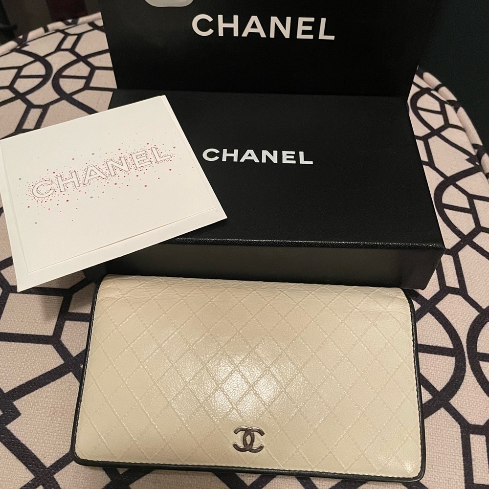 Cream authentic Chanel wallet